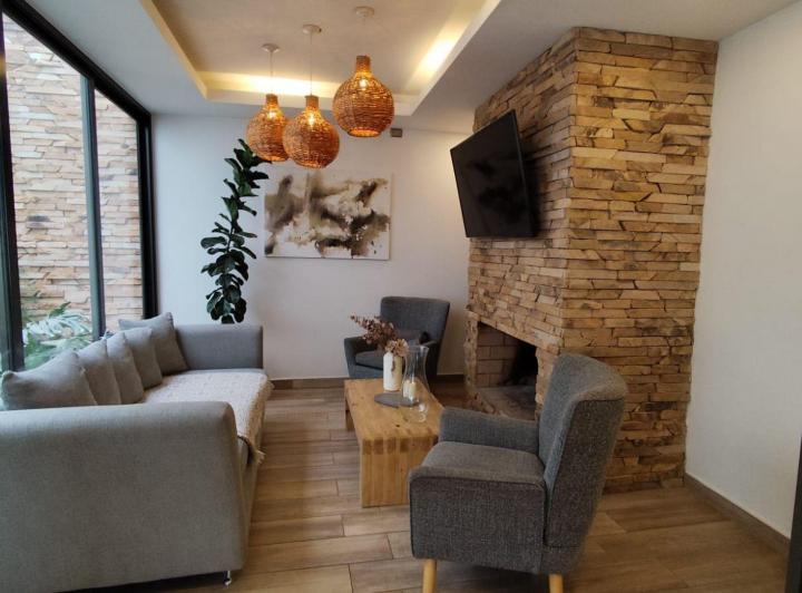 Casa · 260m² · 7 Ambientes · 3 Cocheras