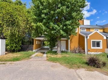 Casa · 108m² · 6 Ambientes · 3 Cocheras · Venta Casa C/pileta B. Privado Jardines de Escobar