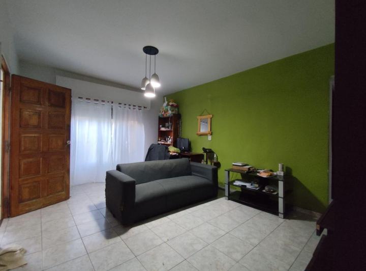 Casa · 74m² · 4 Ambientes · 2 Cocheras