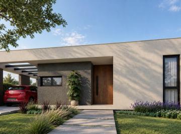 Casa · 82m² · 4 Ambientes · 1 Cochera · Venta de Casa en Pozo Barrio Ampros V