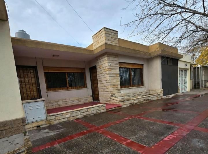 Casa · 120m² · 4 Ambientes · 3 Cocheras