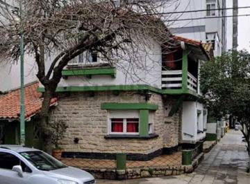 Depósito · 170m² · 6 Ambientes · 1 Cochera · Venta de Casa Para Desarrolo Inmobiliario