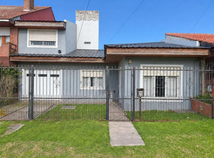 Casa · 162m² · 4 Ambientes · 2 Cocheras
