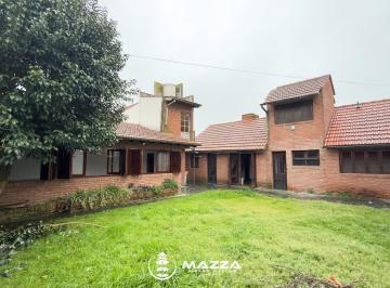 Casa · 130m² · 4 Ambientes · 2 Cocheras · Alquiler Casa Tipo Chalet de 4 Ambientes en Los Pinares