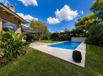 Casa · 150m² · 4 Ambientes · 1 Cochera · Casa en El Barrio Haras Maria Eugenia Moreno con Pileta