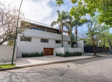 Casa · 530m² · 7 Ambientes · 3 Cocheras · Casa de 7 Ambientes en Venta. Beccar, Boating Club.