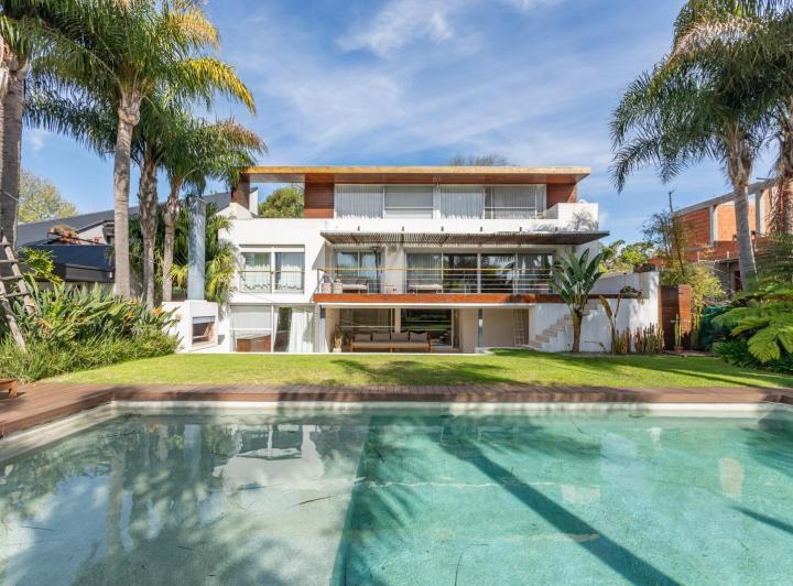 Casa · 530m² · 7 Ambientes · 3 Cocheras