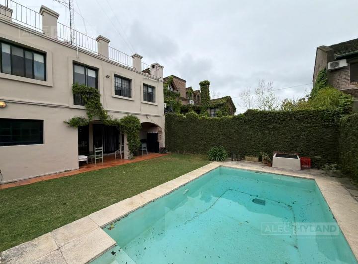 Casa · 180m² · 3 Dormitorios · 2 Cocheras