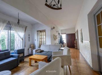 Casa · 97m² · 7 Ambientes · 1 Cochera · Venta Casa en Peñarol 3 Dorm. + Apto Garage