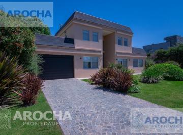 Casa · 170m² · 5 Ambientes · 6 Cocheras · Casa en Venta y Alquiler en La Cándida