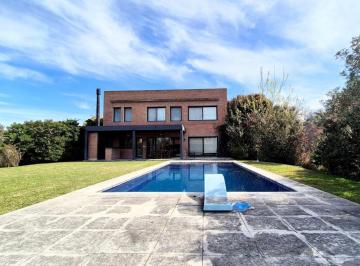 Casa de 7 ambientes, Pilar · Casa en Venta en Mayling Club de Campo - 3 Dorm - Hirusta Propiedades