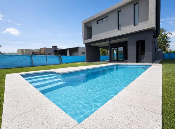 Casa · 126m² · 4 Ambientes · 2 Cocheras