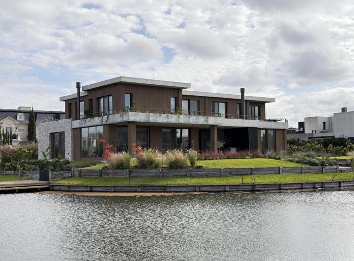 Casa · 457m²