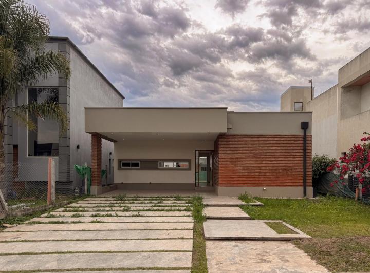 Casa · 407m² · 3 Dormitorios · 1 Cochera