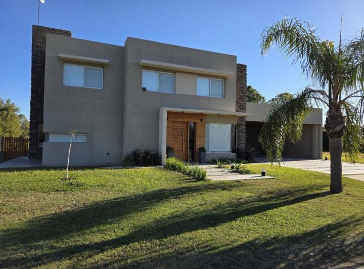 Casa · 264m²
