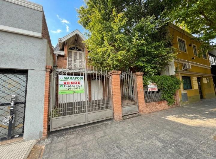 Casa · 200m² · 6 Ambientes · 2 Cocheras