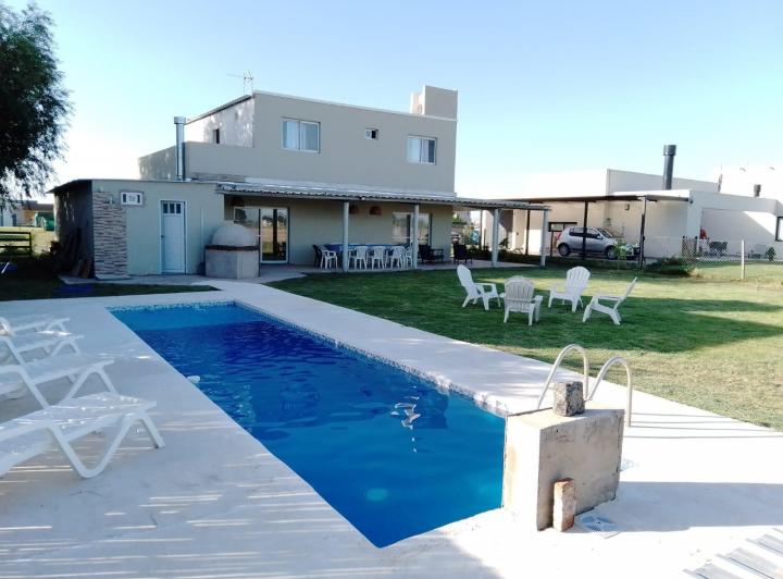 Casa · 290m² · 5 Ambientes · 4 Cocheras