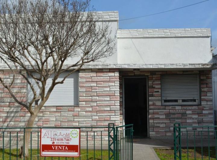 Casa · 75m² · 5 Ambientes · 2 Cocheras