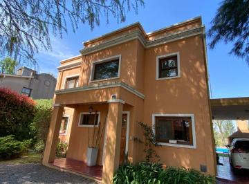 Casa · 144m² · 4 Ambientes · 1 Cochera · Casa en El Lauquen 4 Ambientes