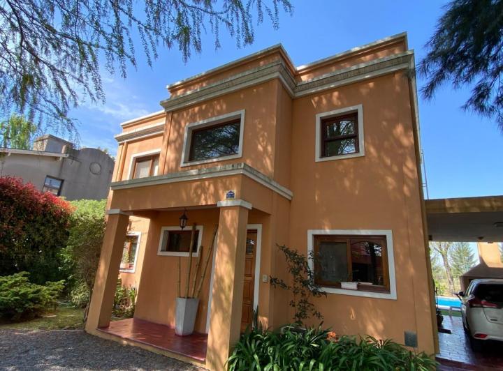Casa · 144m² · 4 Ambientes · 1 Cochera