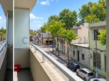 Departamento · 40m² · 12 Dormitorios · 1 Cochera · Alquilo Apartamento 1 Dormitorio con Garaje y Terraza Al Frente.
