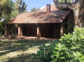Casa de 2 ambientes, Oliveros · Chalet en Oliveros. 1634 m² de Parque Arbolado