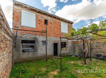 Casa · 130m² · 4 Ambientes · 1 Cochera · Venta Casa con Local Comercial, Cochera y Vivienda de Dos Plantas a Terminar