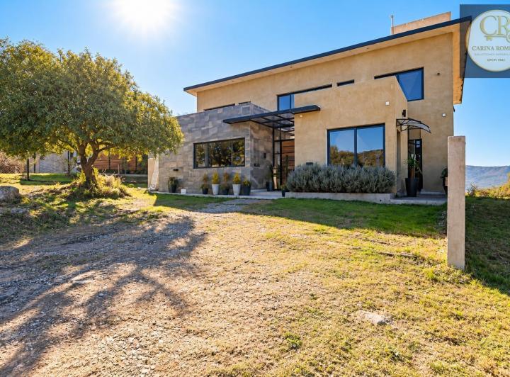 Casa · 260m² · 8 Ambientes