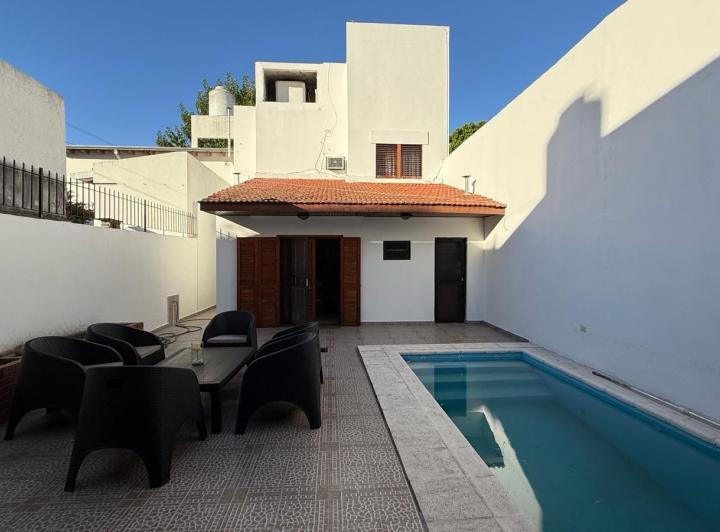 Casa · 183m² · 5 Ambientes · 2 Cocheras