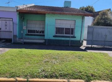 Casa de 3 ambientes, Merlo · Casa en Venta con 2 Dorm., Entrepiso y Patio – Merlo