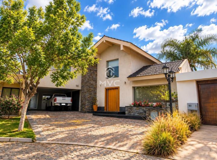 Casa · 755m² · 5 Dormitorios · 2 Cocheras