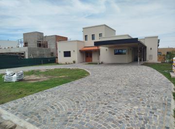 Casa de 6 ambientes, Luján · Casa Barrio Los Juncos