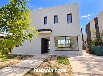 Casa · 175m² · 5 Ambientes · 2 Cocheras · Casa en Venta 3 Dorm. Pileta y Amarra Lote Interno en Vila Marina II Villanueva Tigre