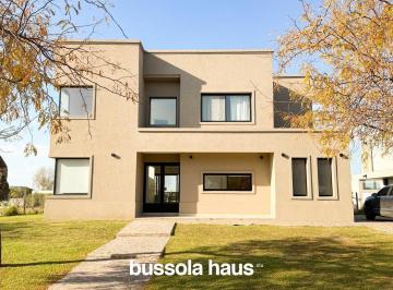 Casa · 226m² · 7 Ambientes · 2 Cocheras · Casa en Venta 4 Dorm. y Family Al Lago en El Canton Norte Escobar