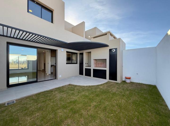 Casa · 126m² · 6 Ambientes · 2 Cocheras