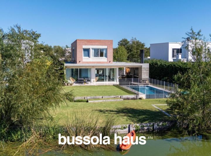 Casa · 225m² · 6 Ambientes · 2 Cocheras