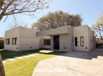 Casa · 190m² · 5 Ambientes · 2 Cocheras · Casa en Venta 3 Dorm. en Una Planta Lote Interno en San Matias Escobar