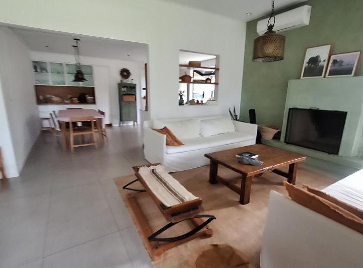 Casa · 180m² · 5 Ambientes · 1 Cochera