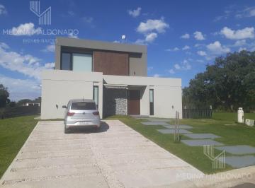 Casa · 200m² · 5 Ambientes · 5 Cocheras · Casa en Venta Barrio Privado San Juan Chico