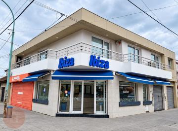Oficina comercial · 200m² · 5 Ambientes · En Alquiler - Importante Complejo de Oficinas en Esquina Comercial Zona Parque Luro