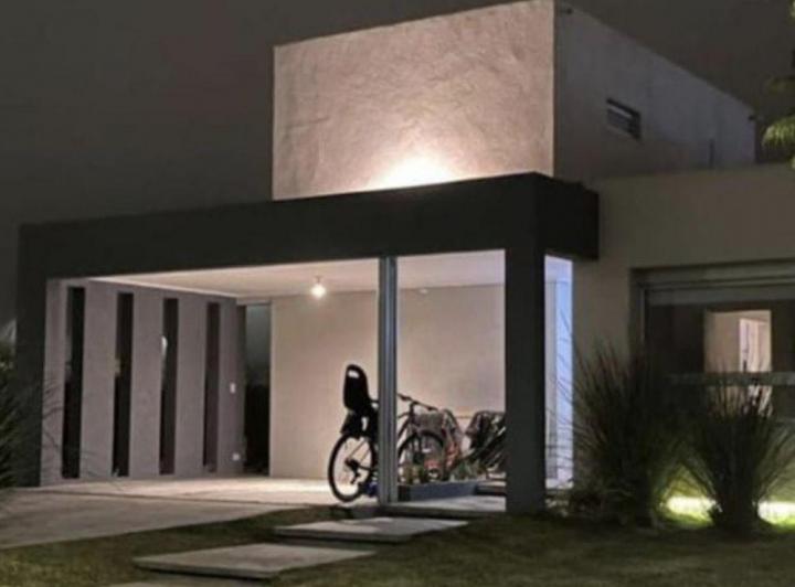 Casa · 180m² · 5 Ambientes · 2 Cocheras