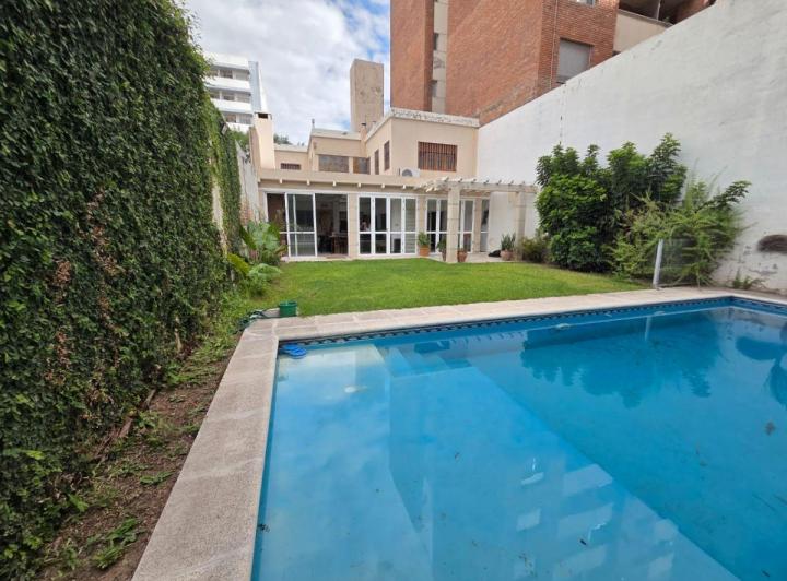 Casa en venta en General Paz · 8 ambientes