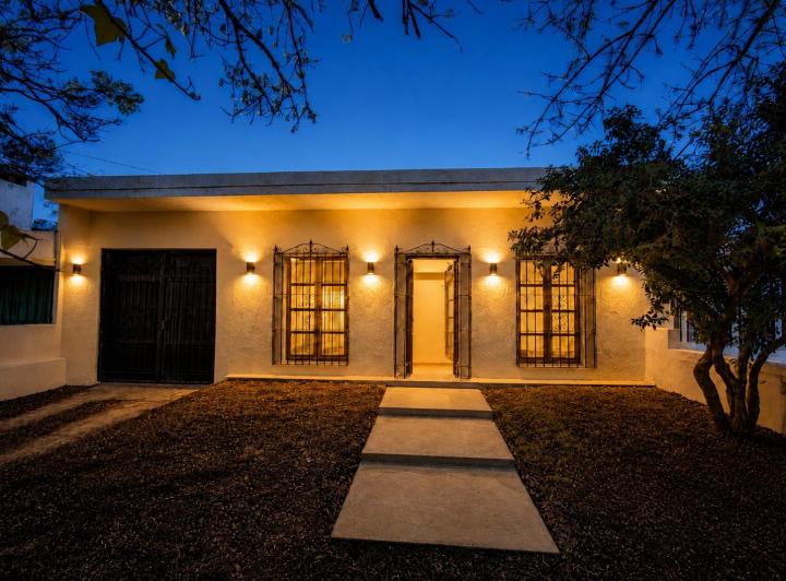 Casa · 200m² · 5 Ambientes · 3 Cocheras