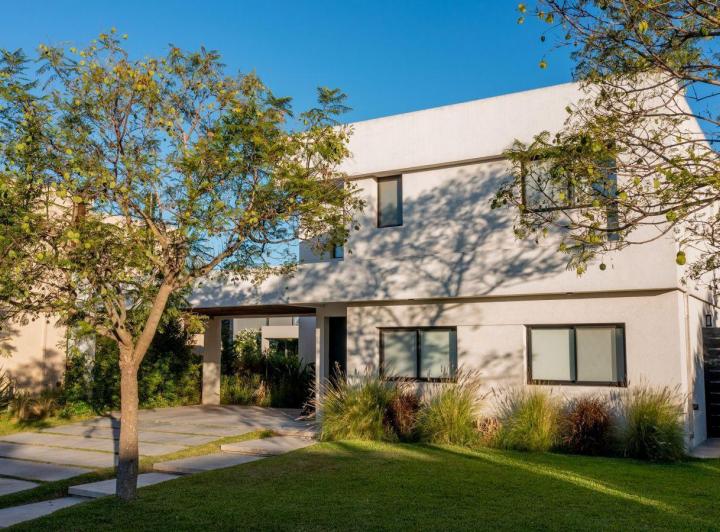 Casa · 222m² · 5 Ambientes · 6 Cocheras