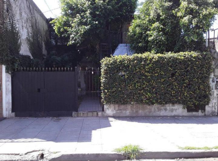 Casa · 220m² · 8 Ambientes · 2 Cocheras