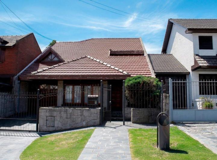 Casa · 260m² · 5 Ambientes · 1 Cochera