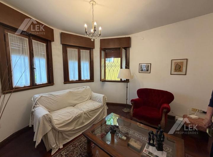 Casa · 240m² · 6 Ambientes