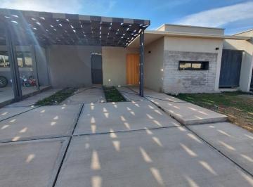 Casa de 3 ambientes, Mayor Drummond · Alquilo Propiedad Barrio Privado