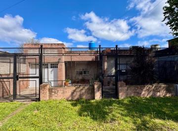 Casa · 111m² · 3 Ambientes · 1 Cochera · Venta Casa 2 Dorm. con Patio y Cochera