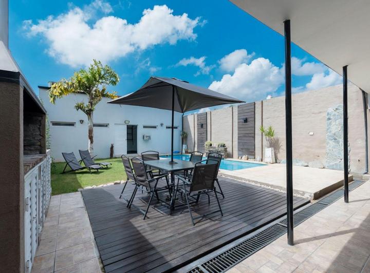 Casa · 216m² · 7 Ambientes · 2 Cocheras